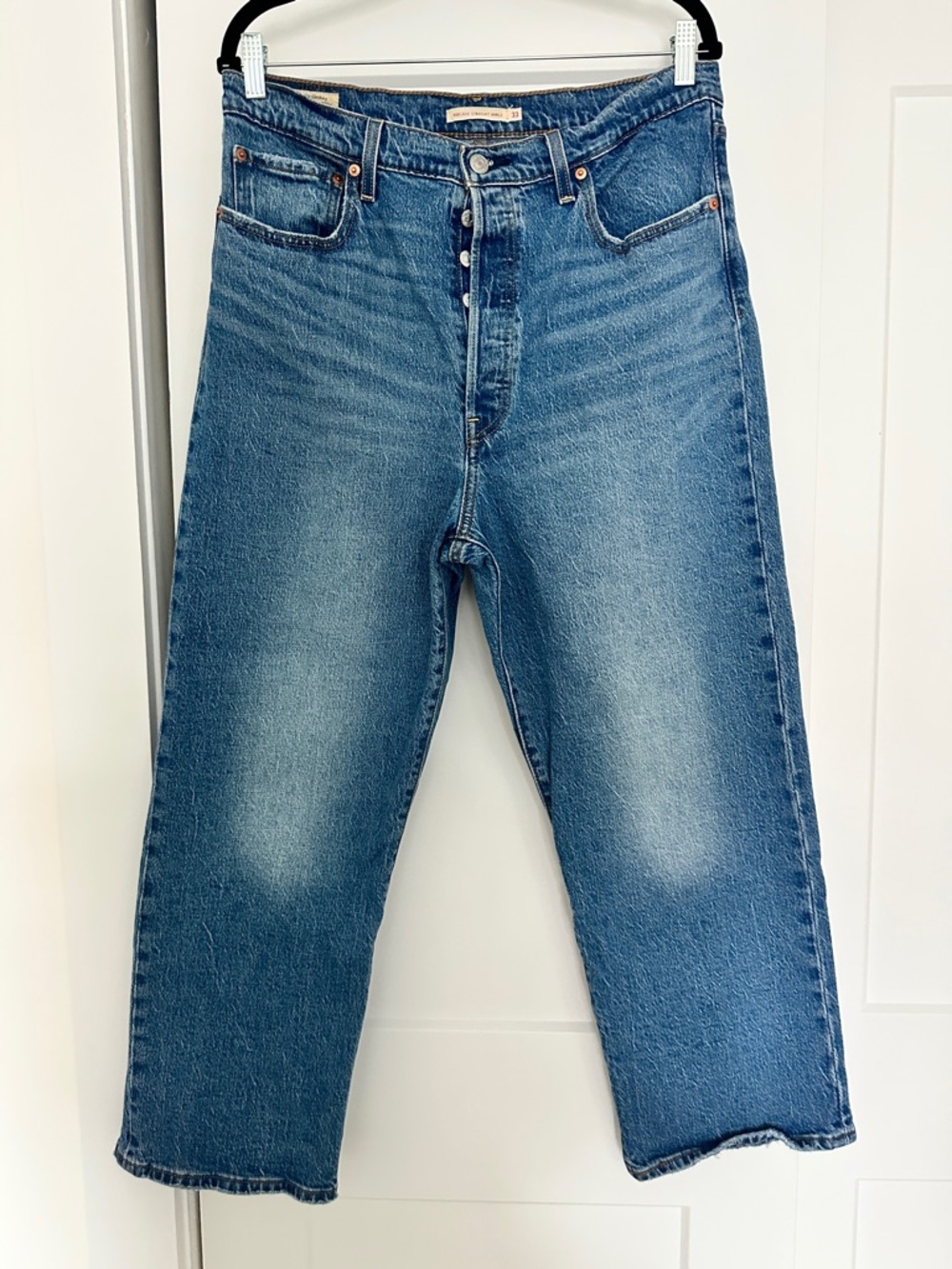 Levi's High-Rise Wide-Leg Jeans in Medium Blue Wash